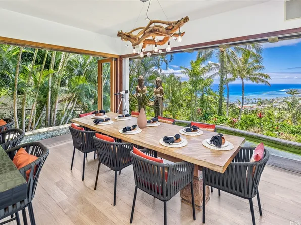718 Puuikena Dr, Honolulu, HI 96821