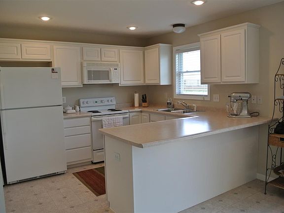 3rd image of 4626 E Donington Dr