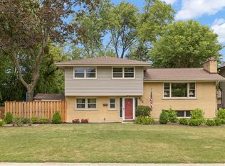 925 Arbor Ave, Wheaton, IL 60189