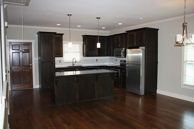 4 bed, 4.5 bath, 2200 sqft, $3,966 — Photo 2