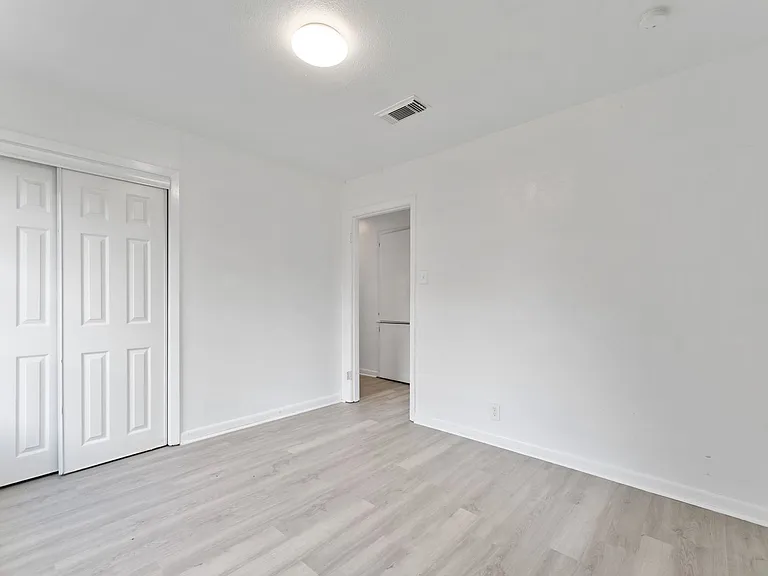 803 S 4th St — Photo 19