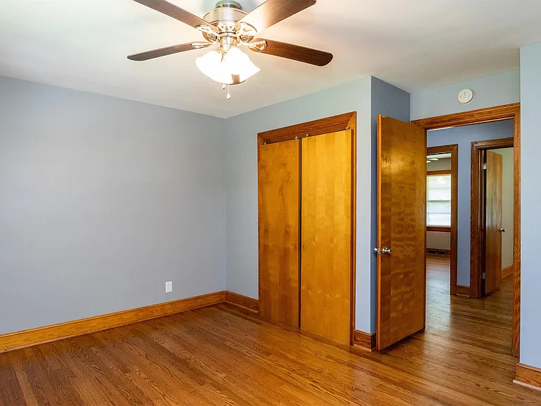 300 Tyson Ave — Photo 14