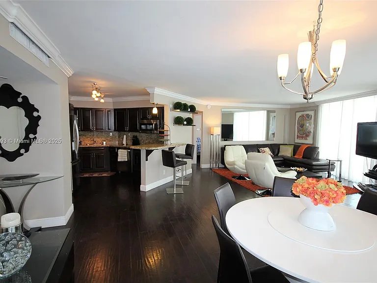 5151 Collins Ave #924 — Photo 31