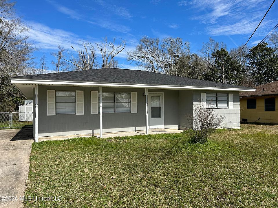 1st image of 211 Woodland Cir