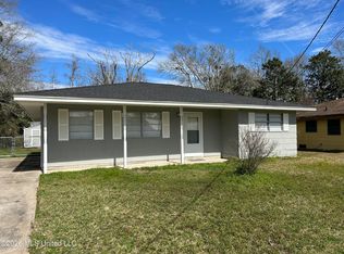 211 Woodland Cir, Ocean Springs, MS 39564