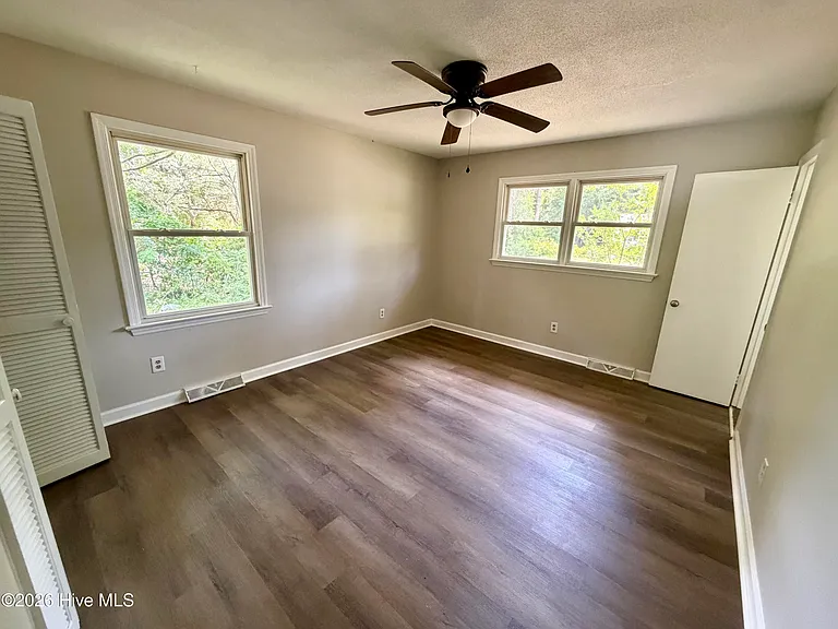 27 Vermont Ave — Photo 25