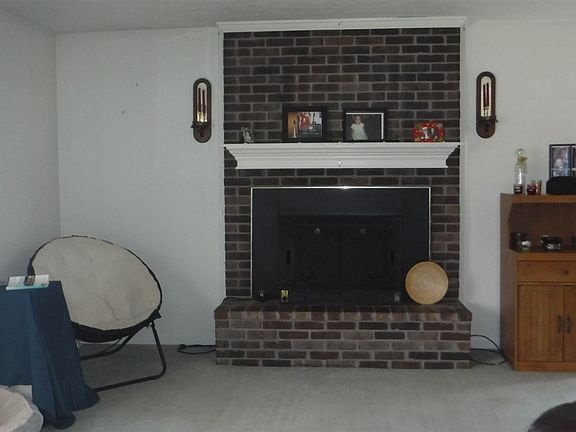 3rd image of 120 N Roundtree Ct