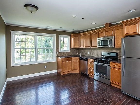 4th image of 170 W Montauk Hwy APT 11