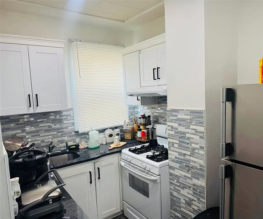 2 bed, 1000 sqft, $2,300 — Photo 3