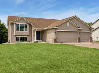 2431 Big Oak Ln, Mayer, MN 55360