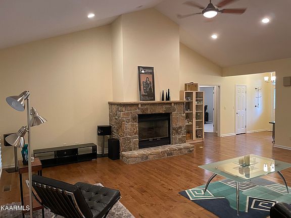 3rd image of 139 Northridge Dr