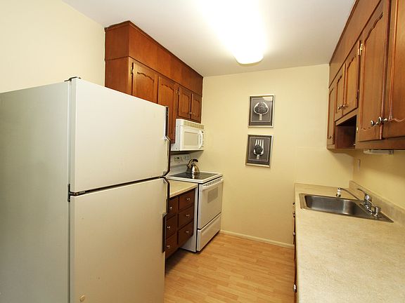 2nd image of 362 Chesterfield Court #C