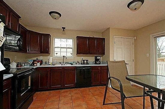 3rd image of 4371 Arlington Cir