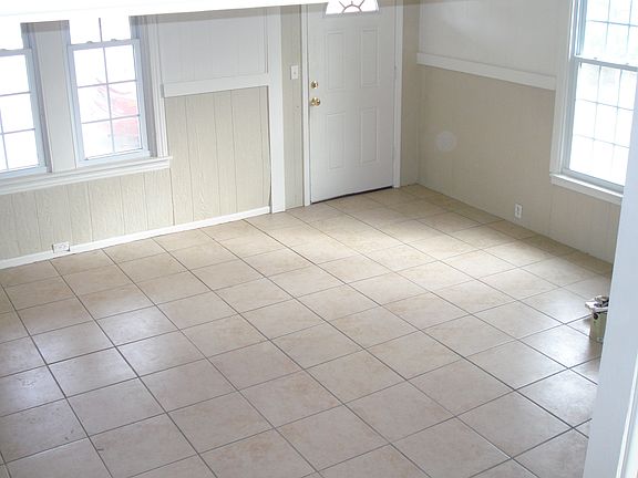 3rd image of 521 W Market St