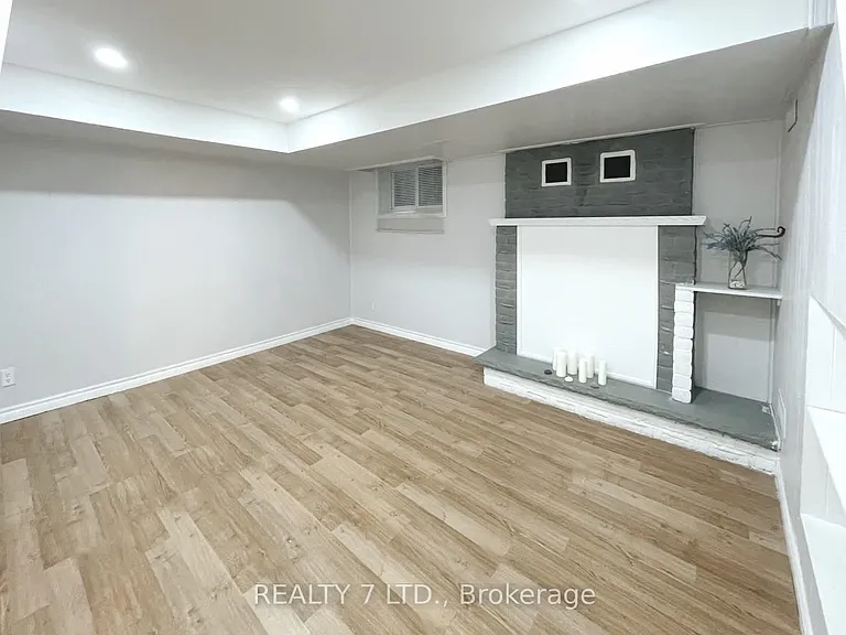 551 Hayward Cres #3 — Photo 18