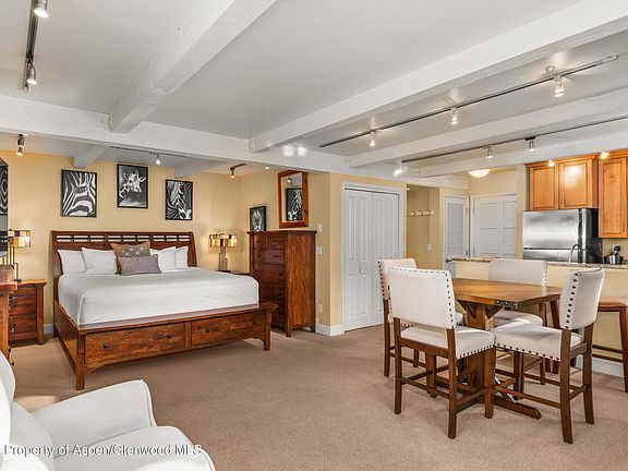 2nd image of 709 E Main St APT 201