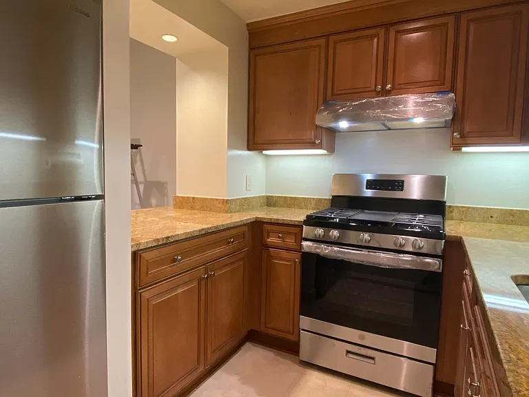 1435 Swann St NW — Photo 7