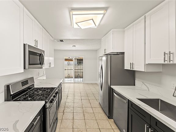 3rd image of 4398 Greenhill Dr