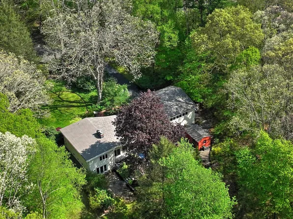 13 Wells Road, Monroe, CT 06468