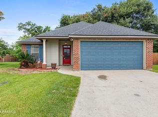 136 Country Village Dr, Youngsville, LA 70592