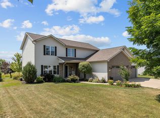 W6967 Glen Valley Dr, Greenville, WI 54942