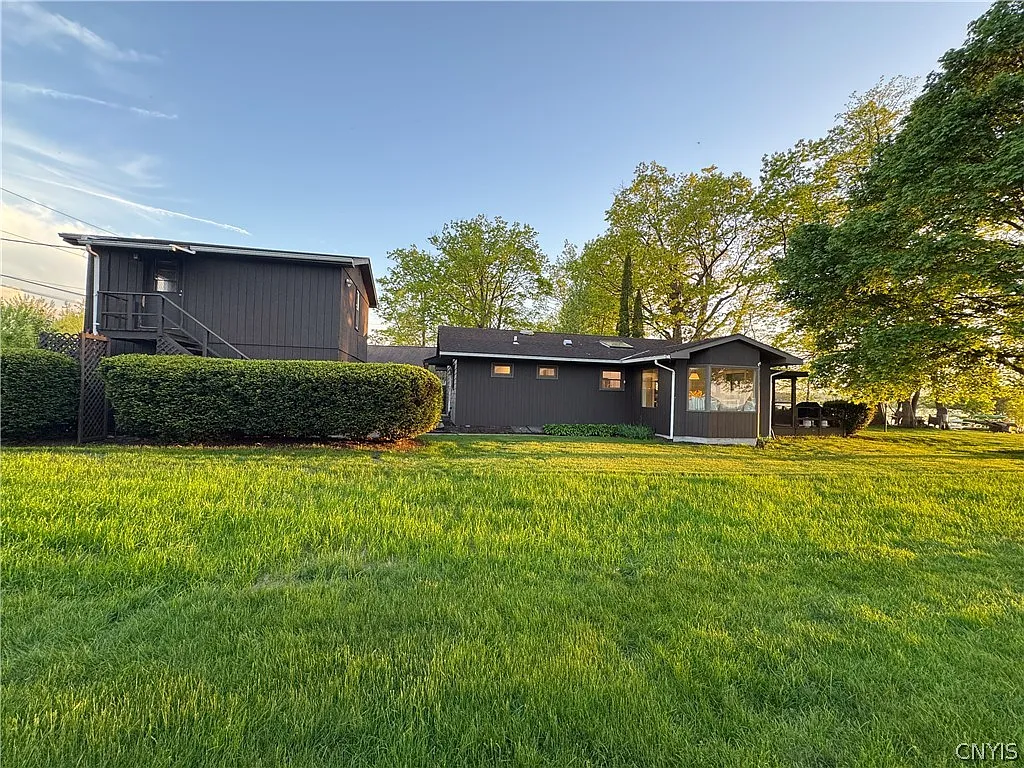 3 bed, 3.0 bath, 2222 sqft, $2,400 — Photo 4