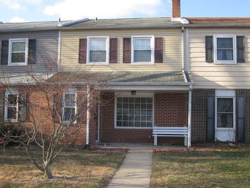 1st image of 213 Madison Ct