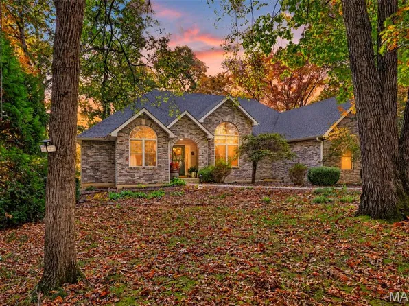 306 Walnut Forest Dr, O'Fallon, MO 63366