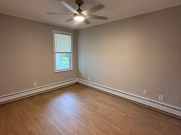 32 North St — Photo 8