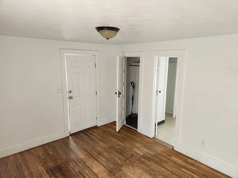854 Waterloo St — Photo 2