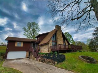 72 Lakeside Dr, Hurricane, WV 25526