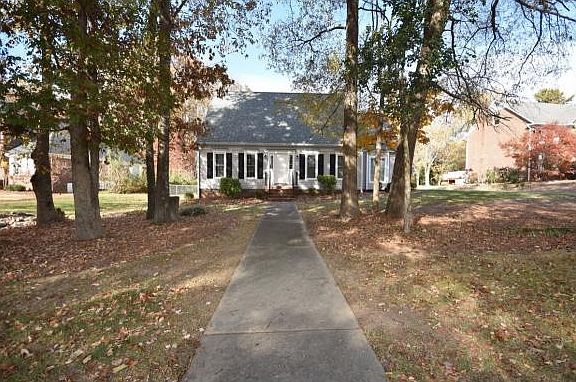 2nd image of 90 Brookfield Ct