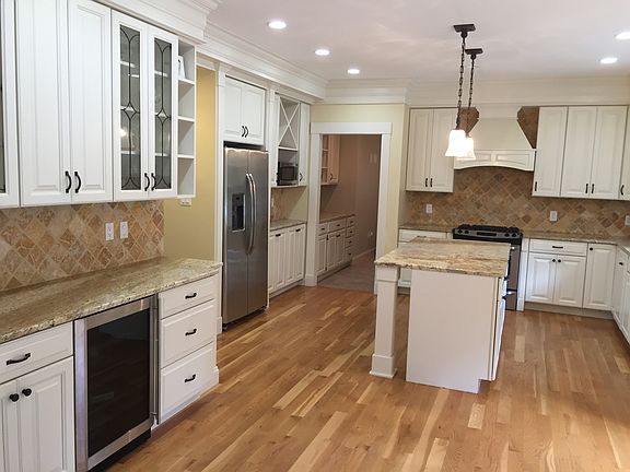 5th image of 1609 E Hardscrabble Dr