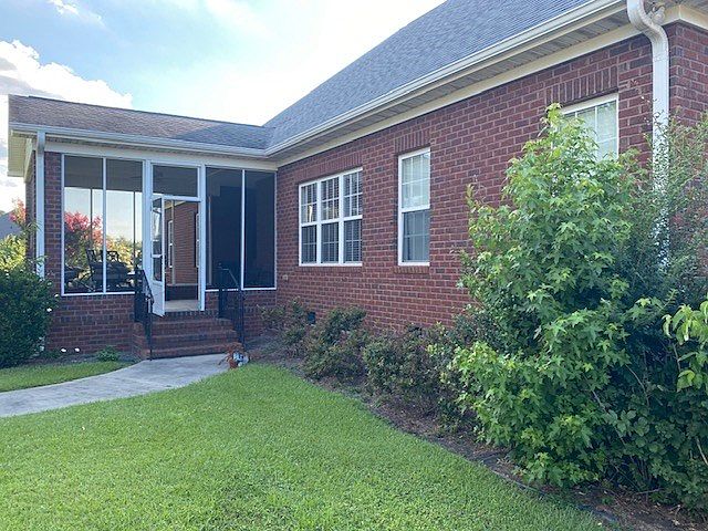 2nd image of 1204 Sunset Dr