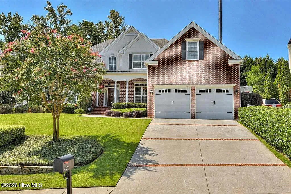 5 bed, 4.0 bath, 3415 sqft, $3,900 — Photo 1