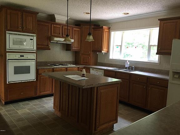 2nd image of 20731 Yankee Town Rd