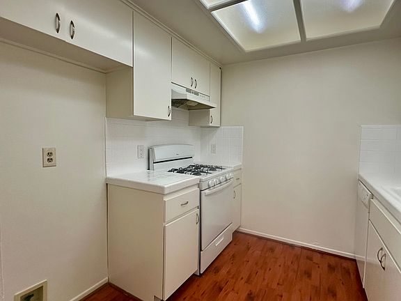 4th image of 1034 Thompson Ave APT 8