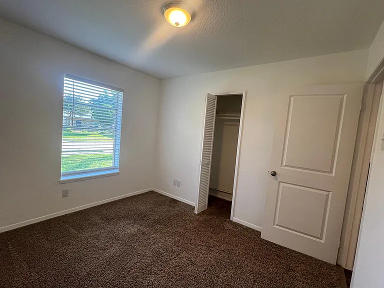 1113 Springwood Dr — Photo 21