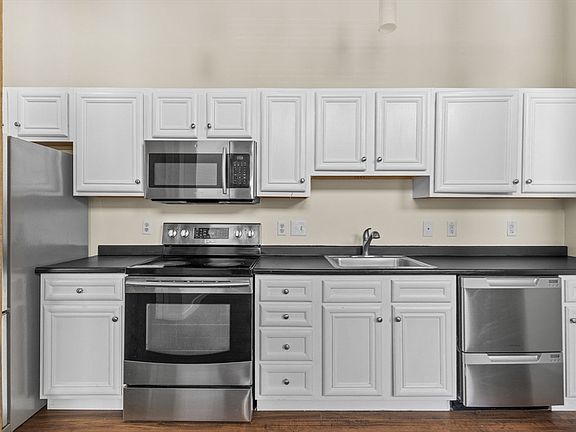 5th image of 146 Court St APT 103