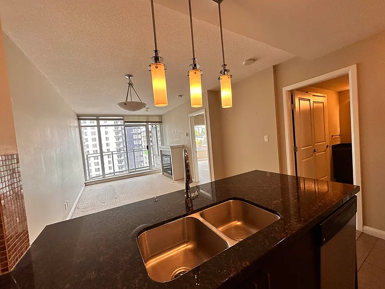 888 Carnarvon St #2307 — Photo 5