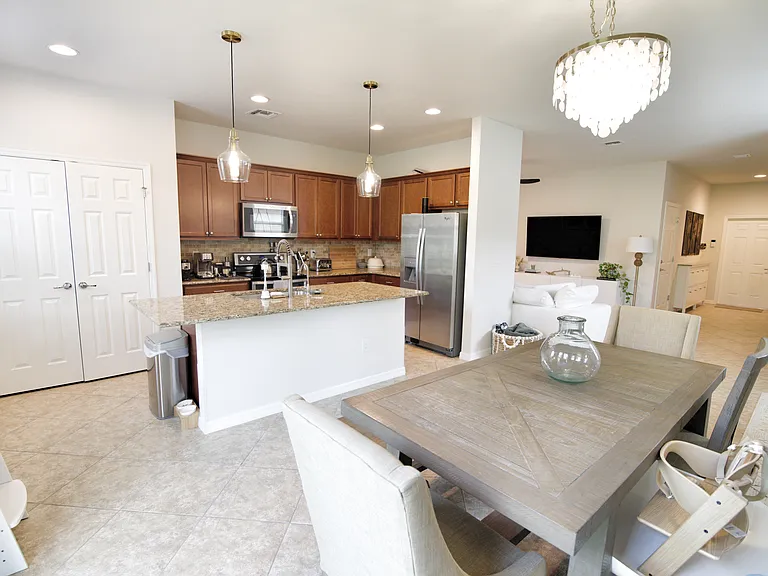 1057 Normandie Way — Photo 4