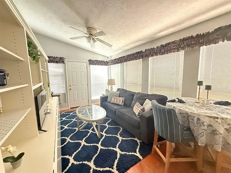 728 Hogan Dr — Photo 3