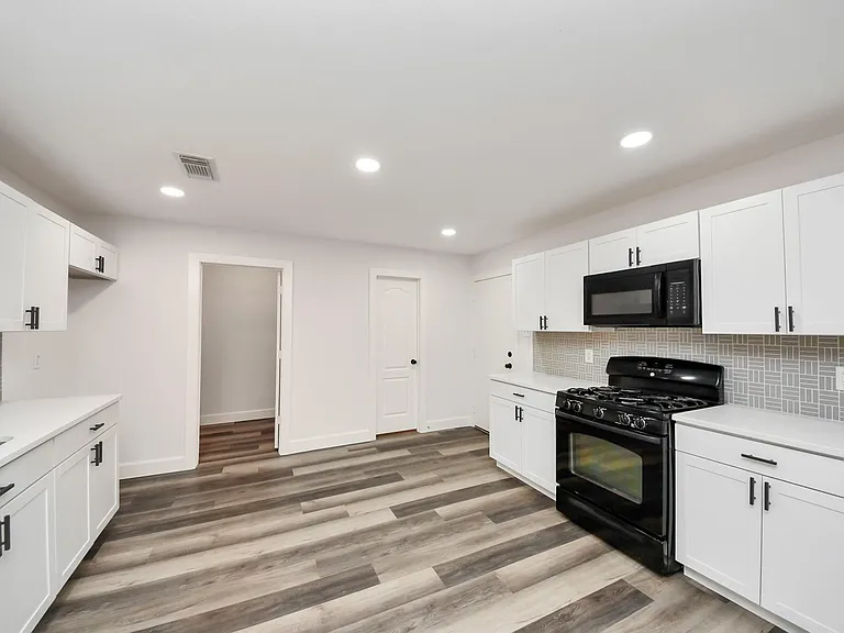 7826 Maverick Trace Ln — Photo 8