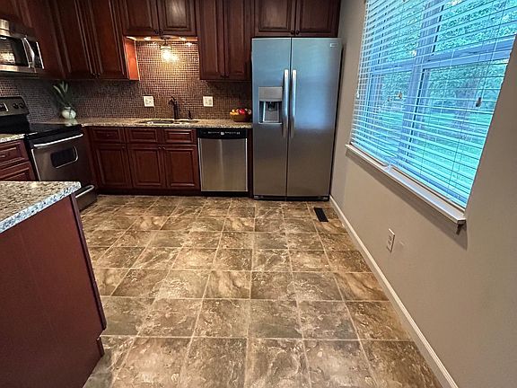 4th image of 705 NW Stratford Pl