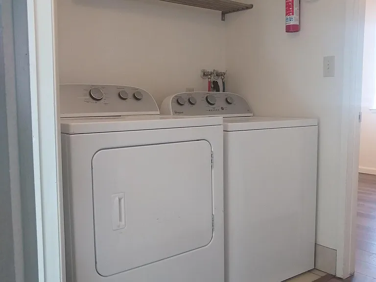 217 E I St — Photo 3
