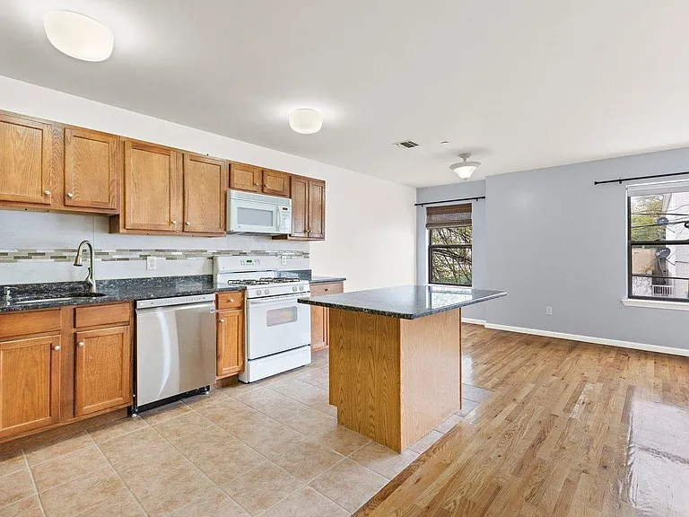 117 Logan Ave — Photo 7