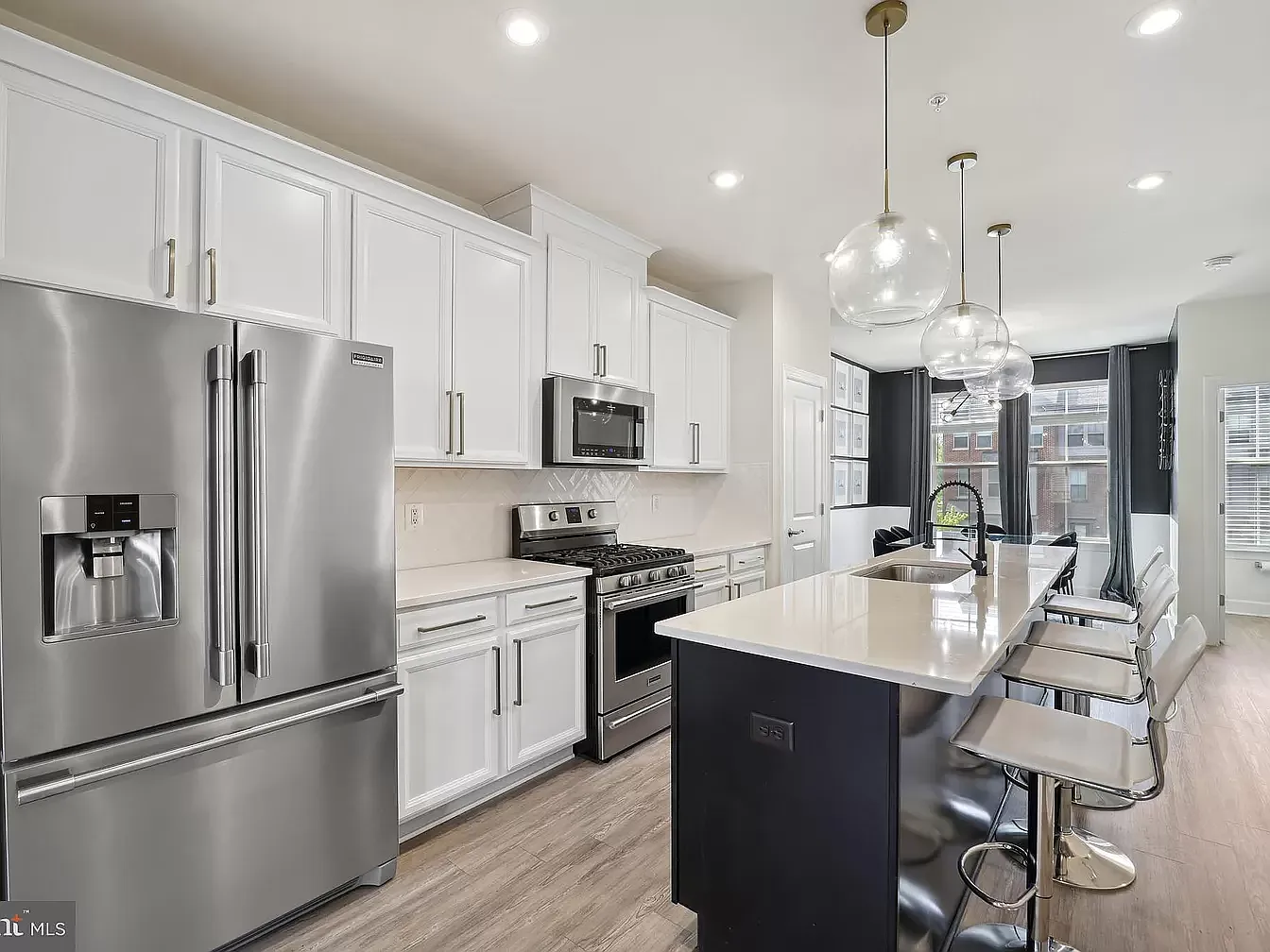 1 bed, 450 sqft, $1,100 — Photo 3