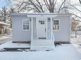 215 Willard Pl, Westmont, IL 60559