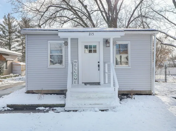 215 Willard Pl, Westmont, IL 60559