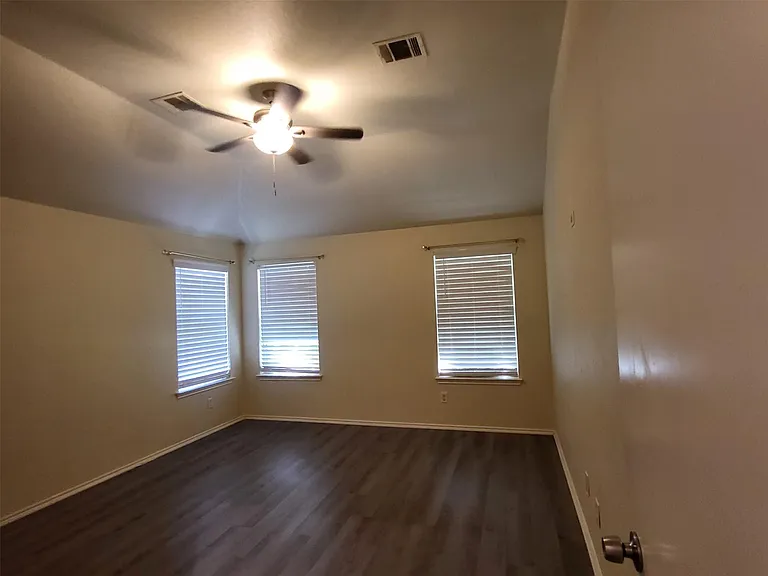 304 N Kings Canyon Dr — Photo 6